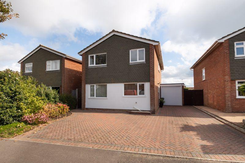 4 bedroom detached house for sale in Flansham Park, Felpham, Bognor