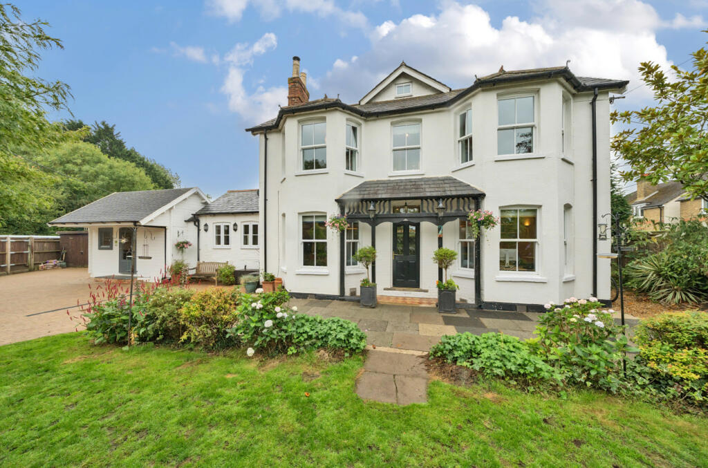 4 bedroom semidetached house for sale in Badshot Lea Road, Badshot Lea
