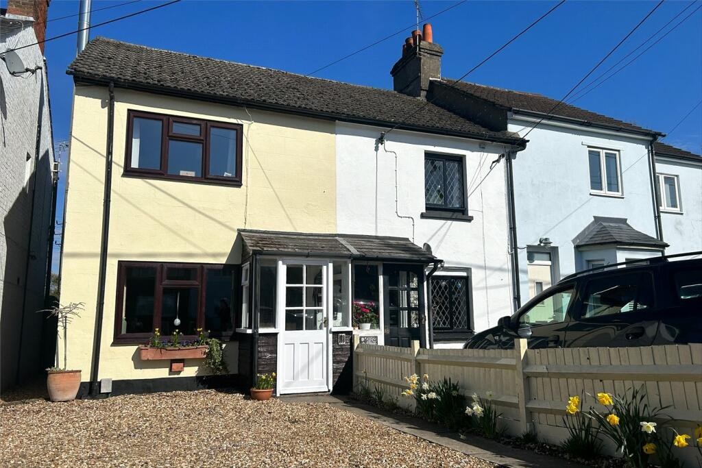 2 bedroom end of terrace house for sale in Lower Weybourne Lane