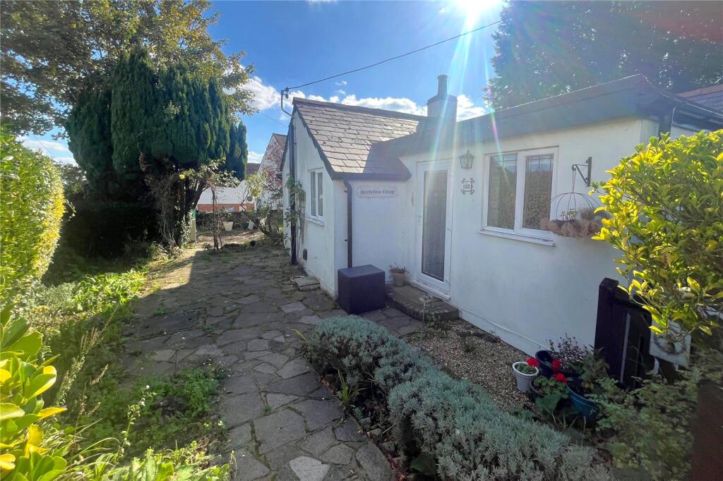 Main image of property: Folly Lane North, Farnham, Surrey, GU9