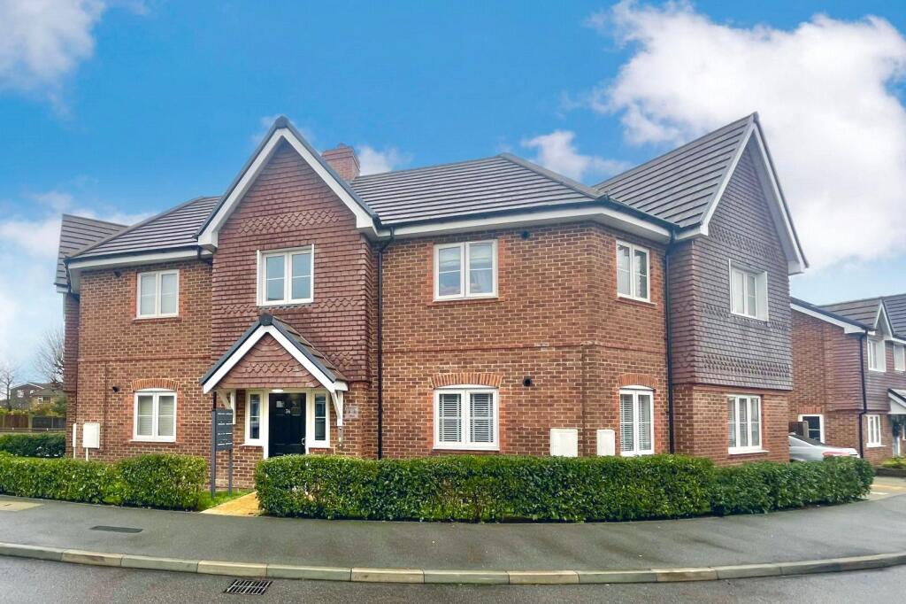 Main image of property: 36 Carpenters Way, Badshot Lea, Farnham, Surrey, GU9