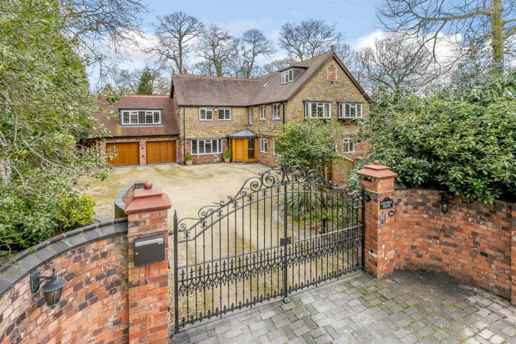 5 bedroom detached house for sale in Hartopp Road, Four Oaks Estate