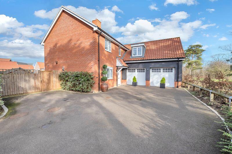 4 bedroom detached house for sale in Shearing Street, Bury St. Edmunds, IP32