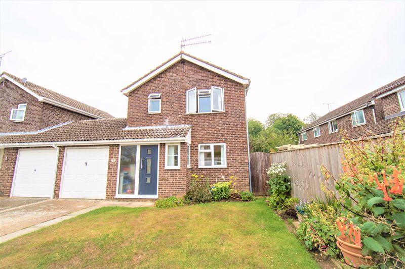 3 bedroom detached house for sale in Woodside Close, Bury St. Edmunds, IP33