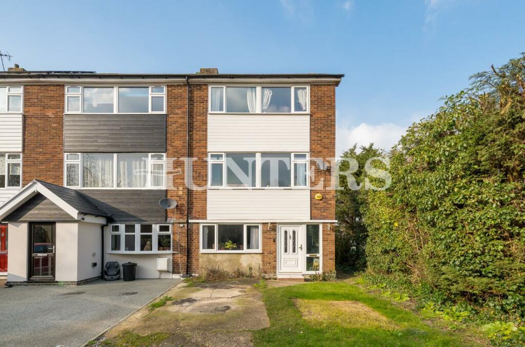 4 bedroom house for sale in Copthorne Gardens, Hornchurch, RM11