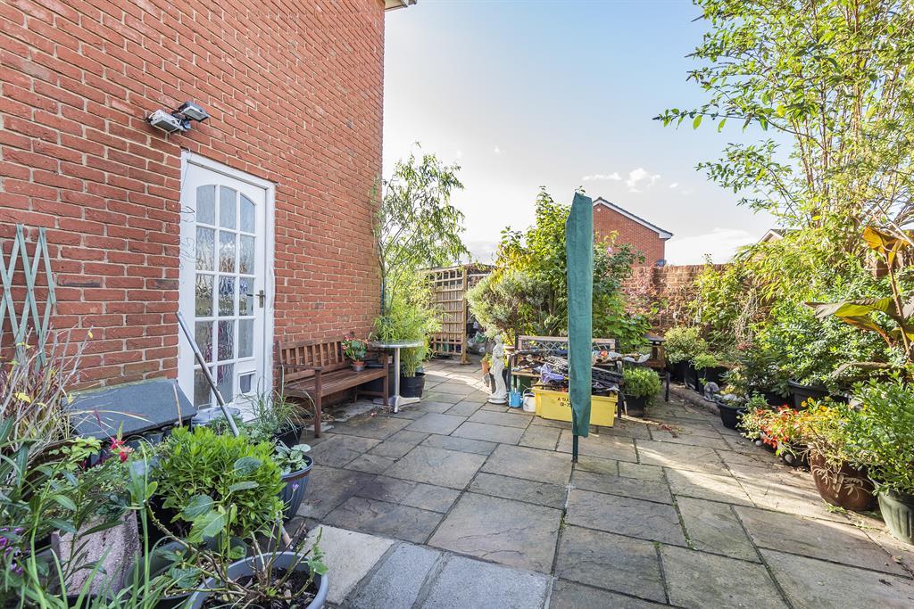 3 bedroom semidetached house for sale in Swanbourne Drive, Hornchurch