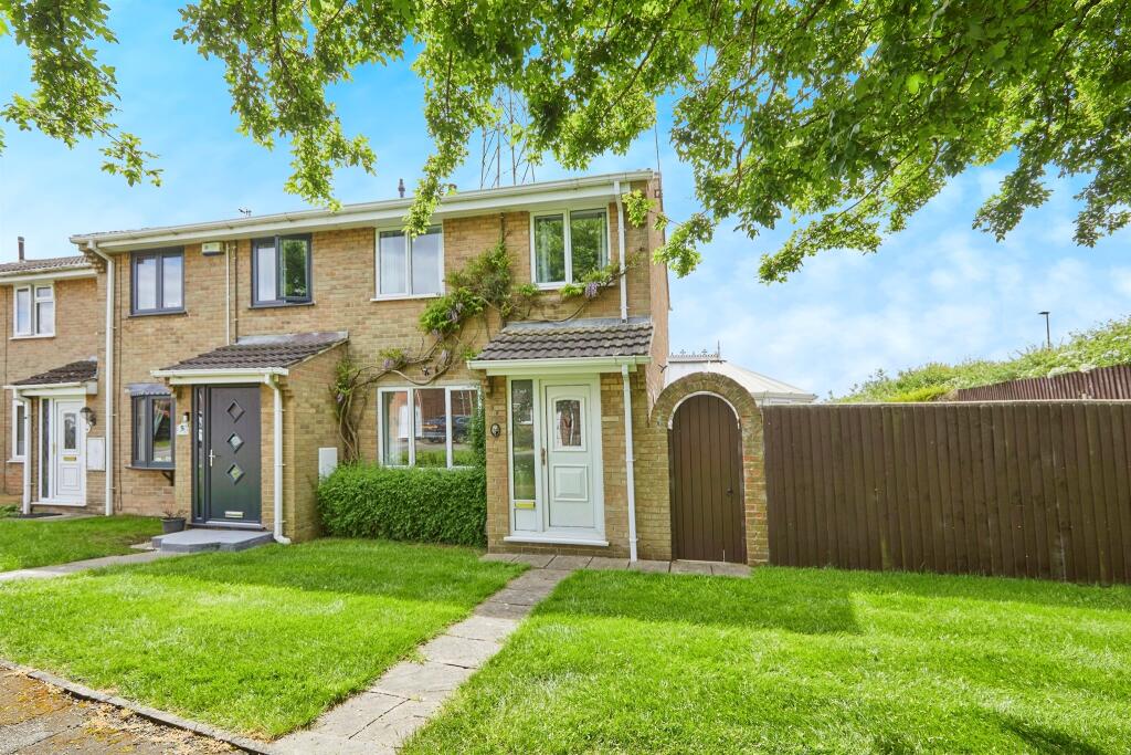3 bedroom end of terrace house for sale in Tyndale Chase, Stenson