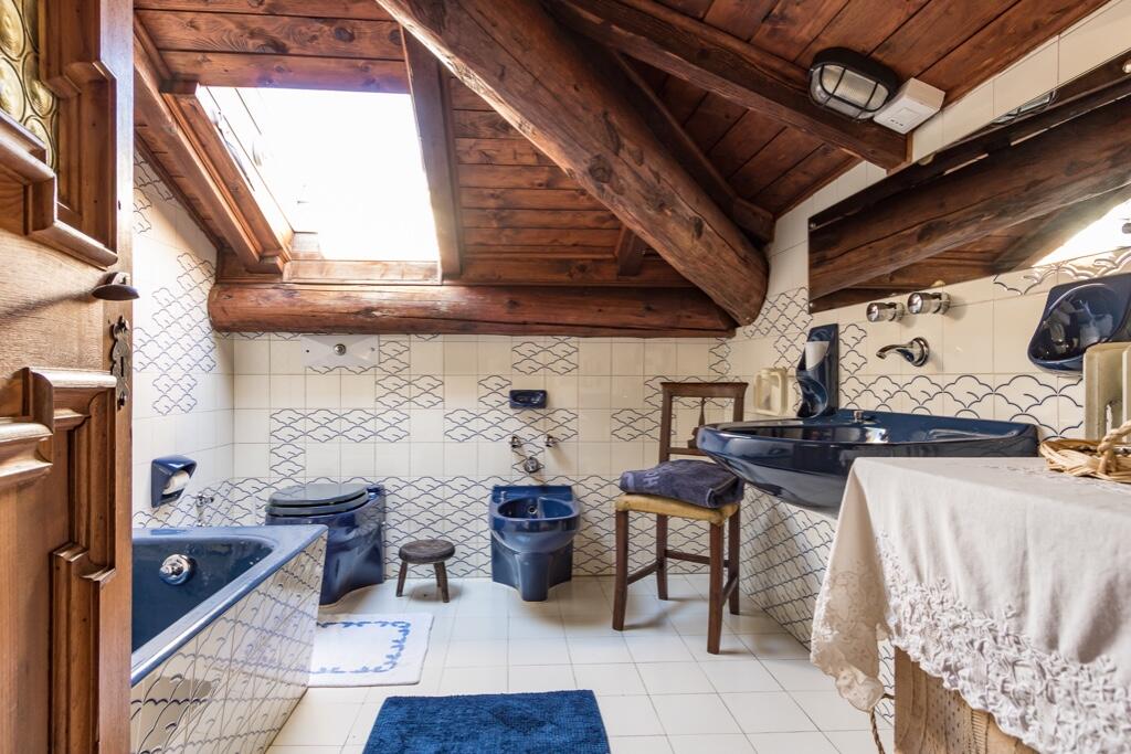 7 bedroom villa for sale in Dongo, Como, Lombardy, Italy