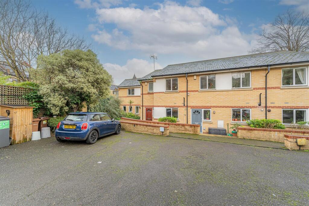 Main image of property: Alvington Crescent, London