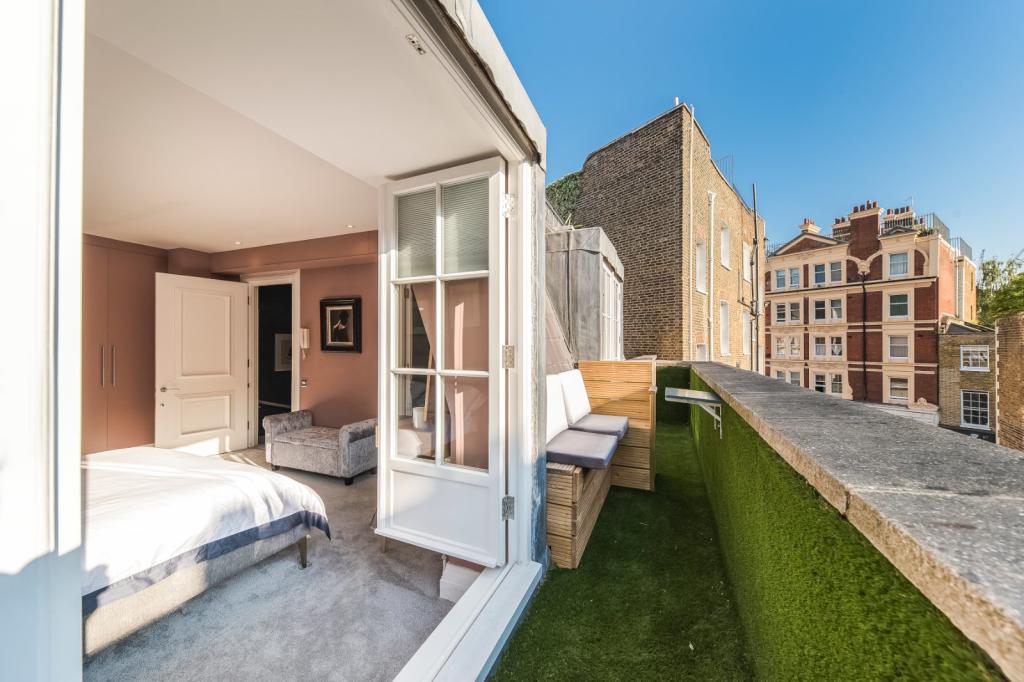 3 bedroom terraced house for sale in Shillibeer Place, Marylebone