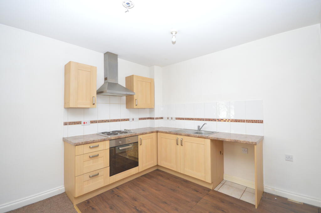 2 bedroom flat for rent in Station Road, Desborough, KETTERING, NN14