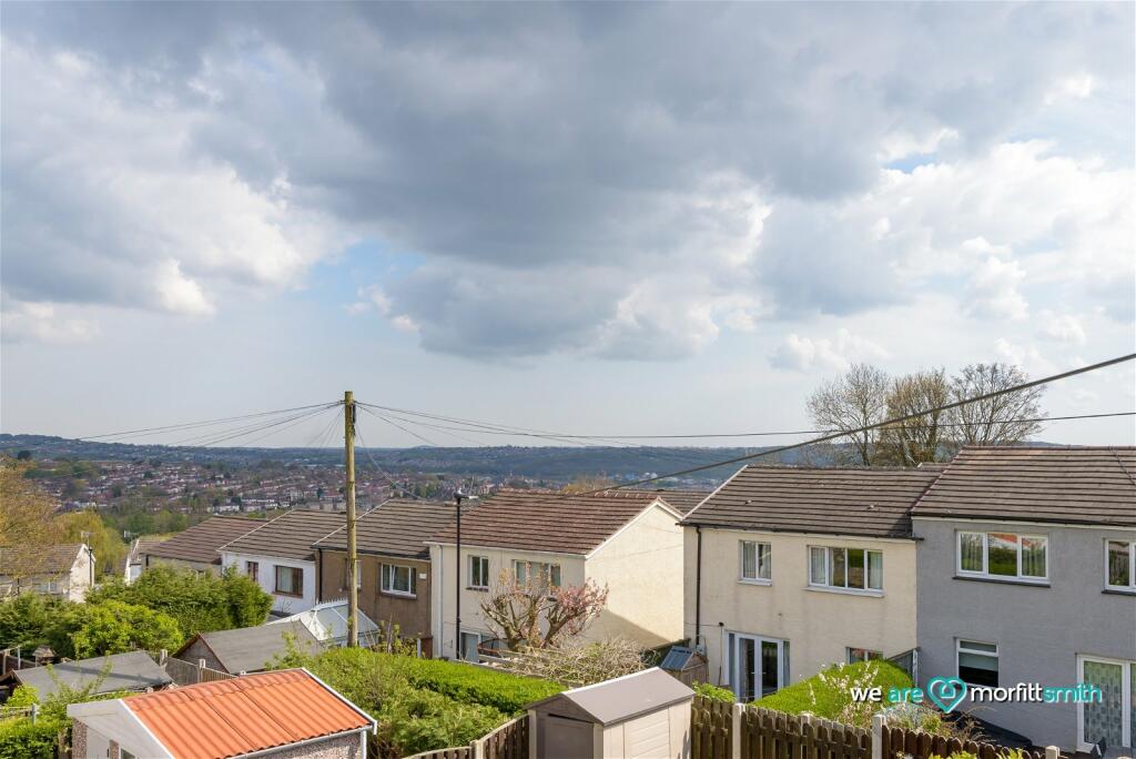 3 bedroom town house for sale in Deer Park Way, Stannington, Sheffield