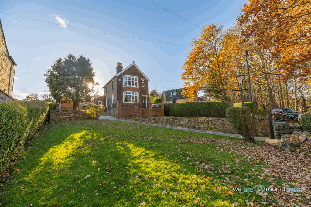 3 bedroom detached house for sale in Greaves Lane, Stannington