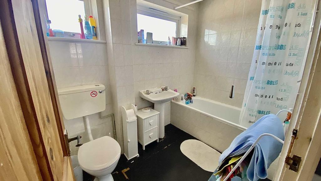 3 bedroom duplex for sale in Cromwell Road, Rushden, NN10