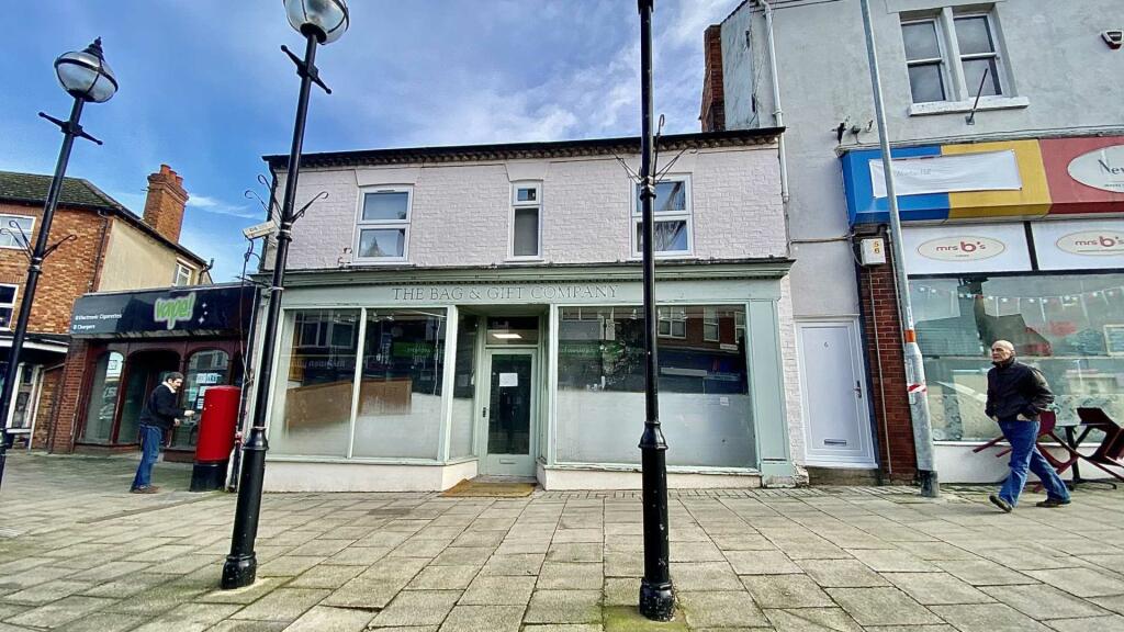 Commercial property for rent in High Street, Rushden, NN10