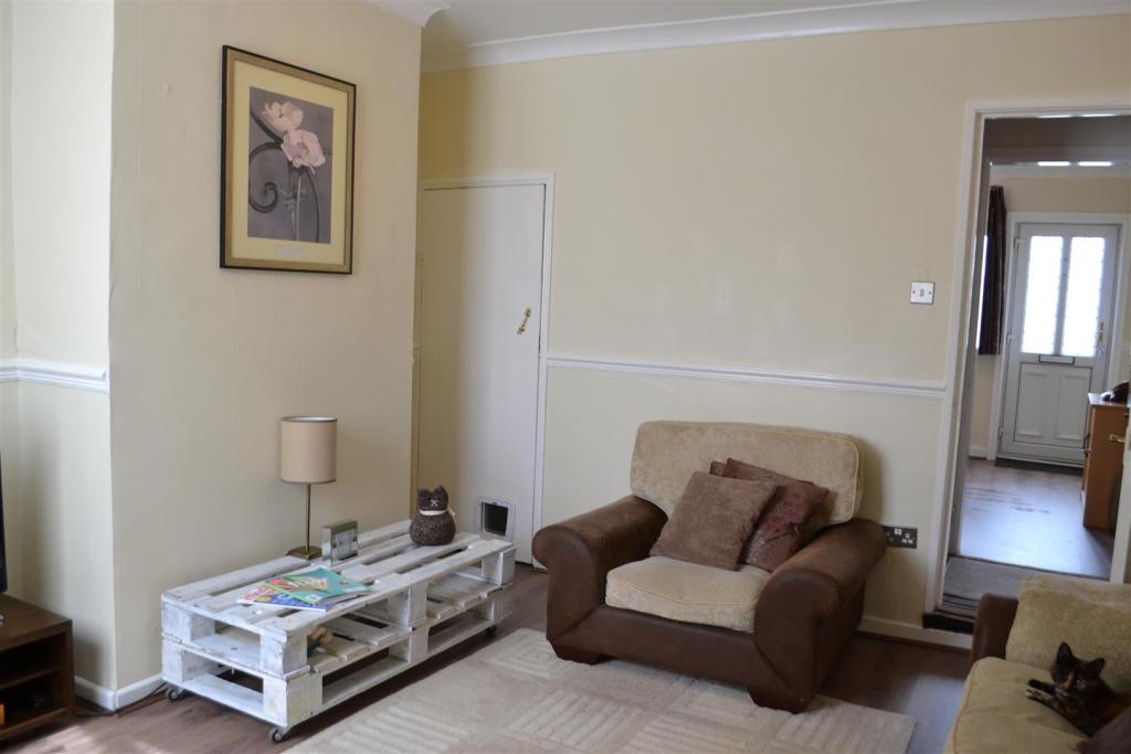 2 bedroom terraced house for rent in Mount Street, Hednesford, Cannock