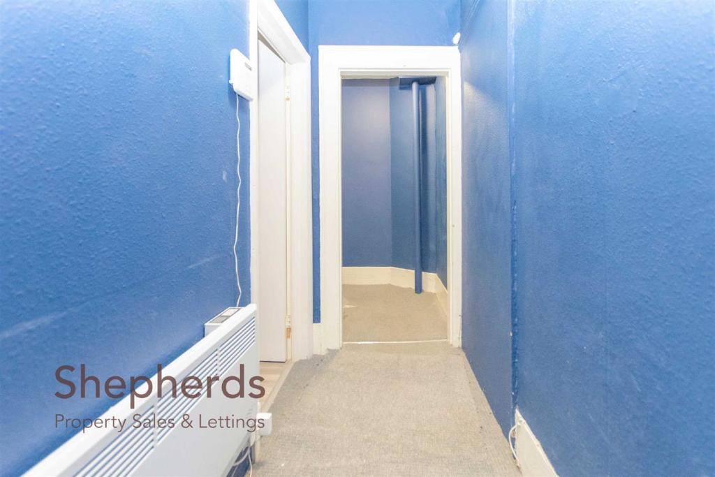 Commercial property for rent in High Street, Cheshunt, EN8