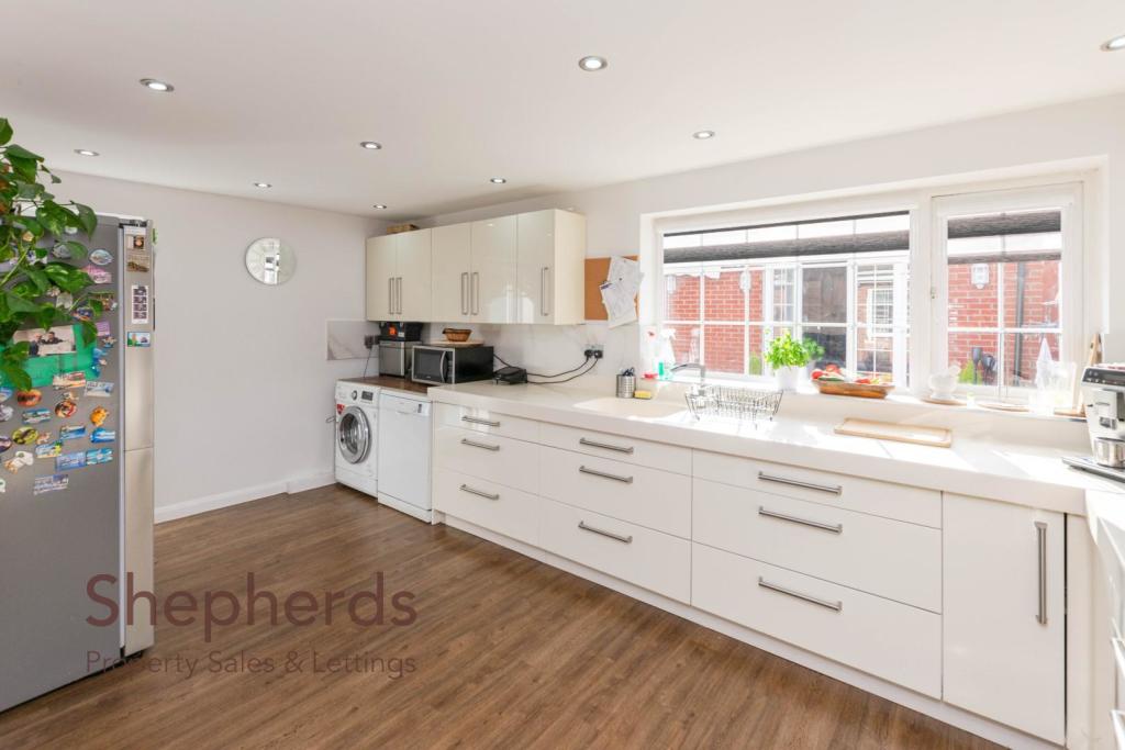 4 bedroom semidetached house for sale in Herongate Road, Cheshunt, EN8