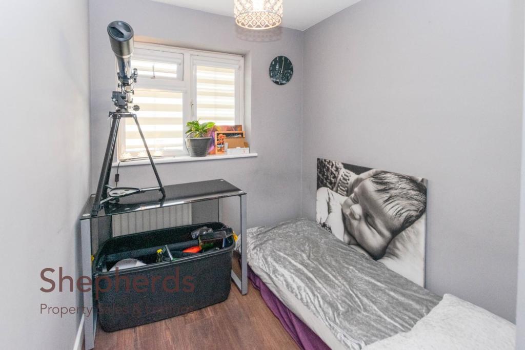 4 bedroom semidetached house for sale in Herongate Road, Cheshunt, EN8