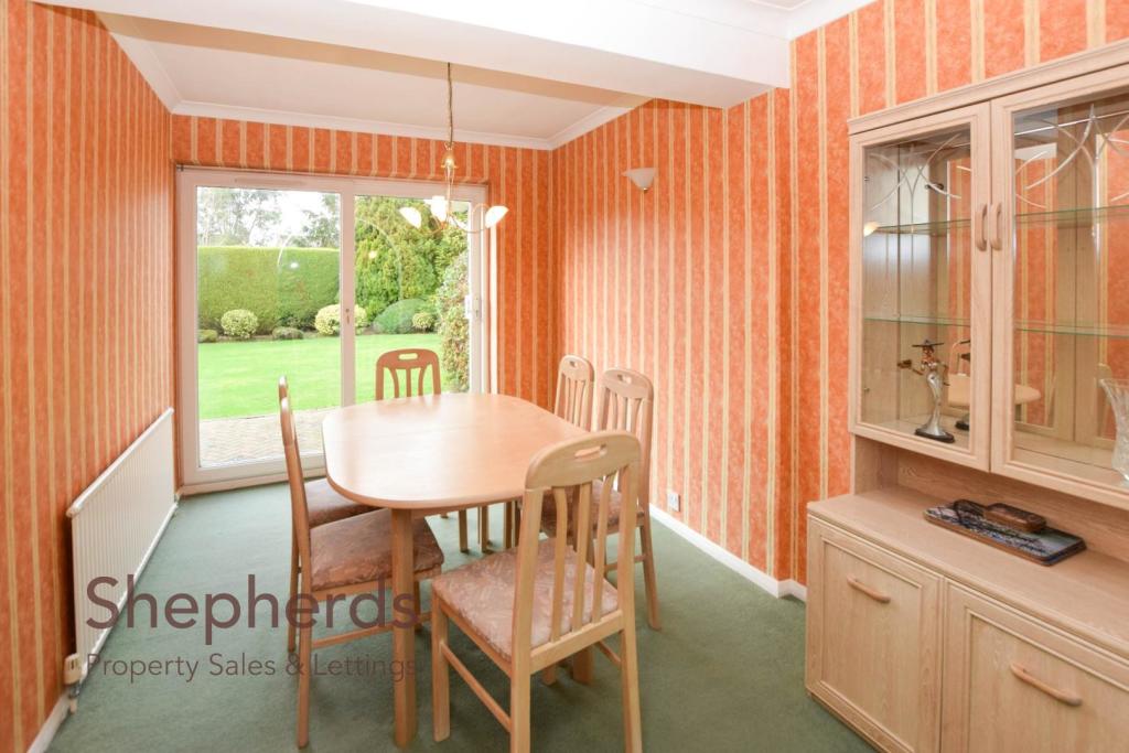4 bedroom detached bungalow for sale in Jones Road, Goffs Oak, EN7
