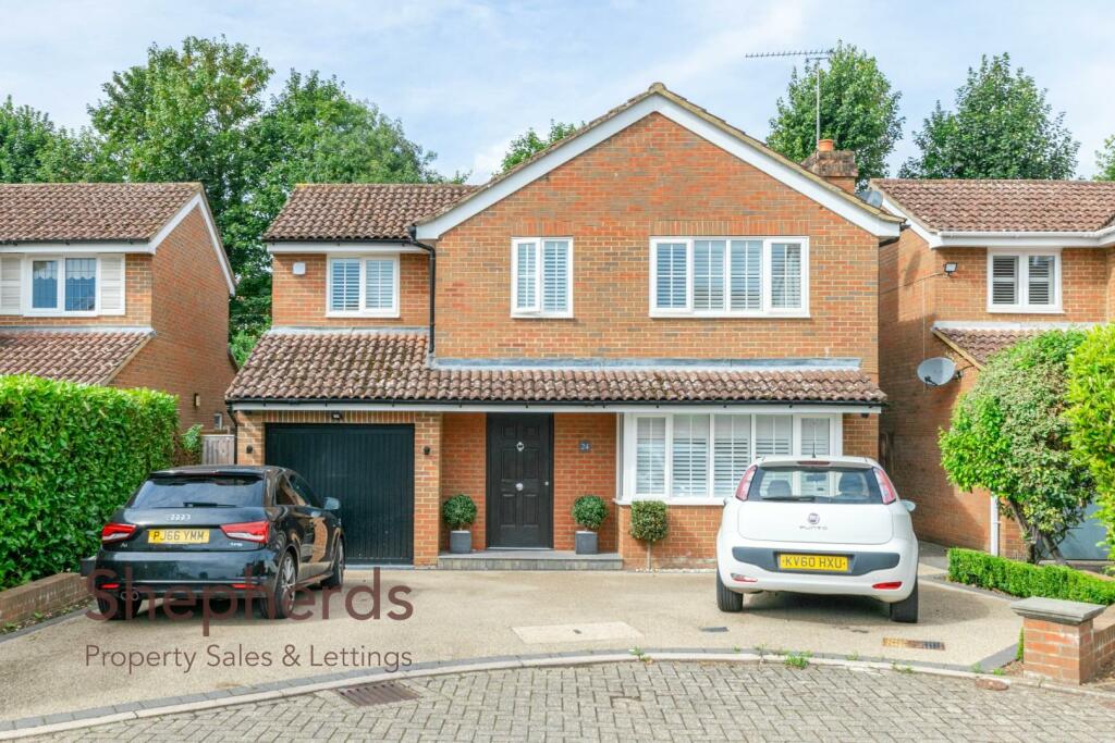4 bedroom detached house for sale in Welsummer Way, West Cheshunt, EN8