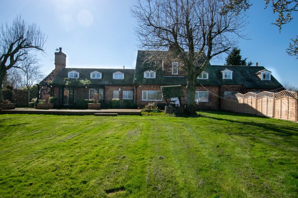 Mixed use property for sale in Former Featherstone Hotel, Restaurant & Cottages, New Road, WV10