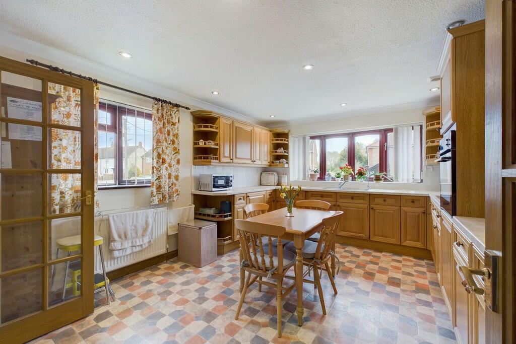 3 bedroom detached bungalow for sale in Cooks Road, Elmswell, Bury St