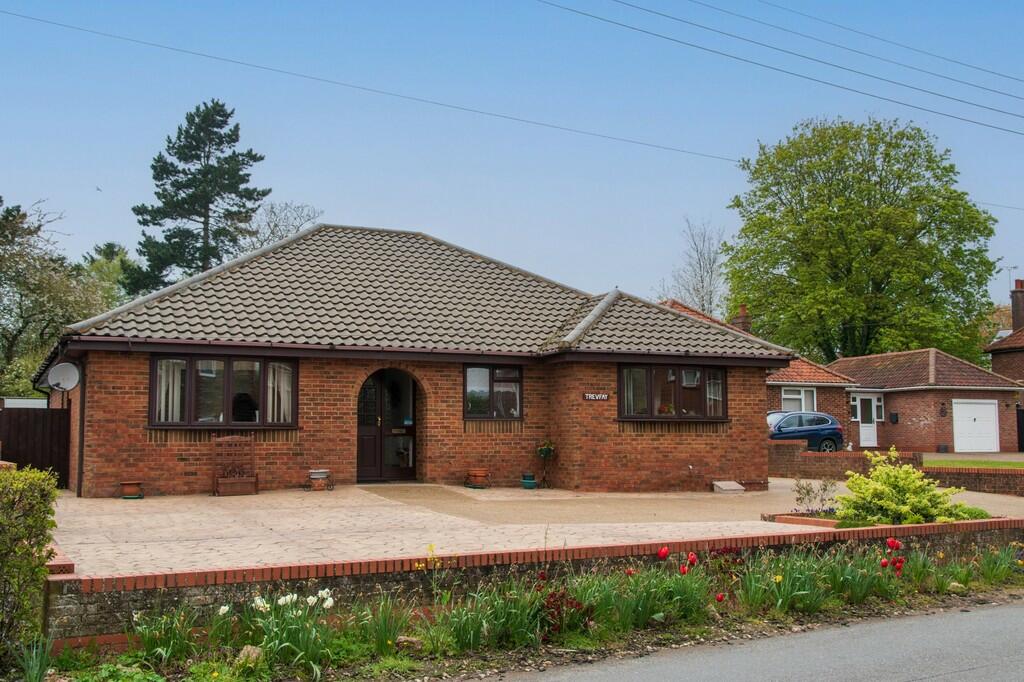 3 bedroom detached bungalow for sale in Cooks Road, Elmswell, Bury St