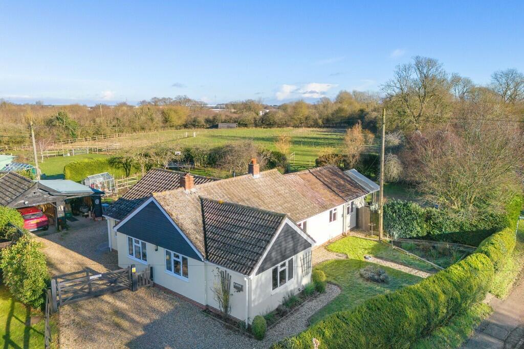 3 bedroom detached bungalow for sale in Upthorpe Road, Stanton, IP31