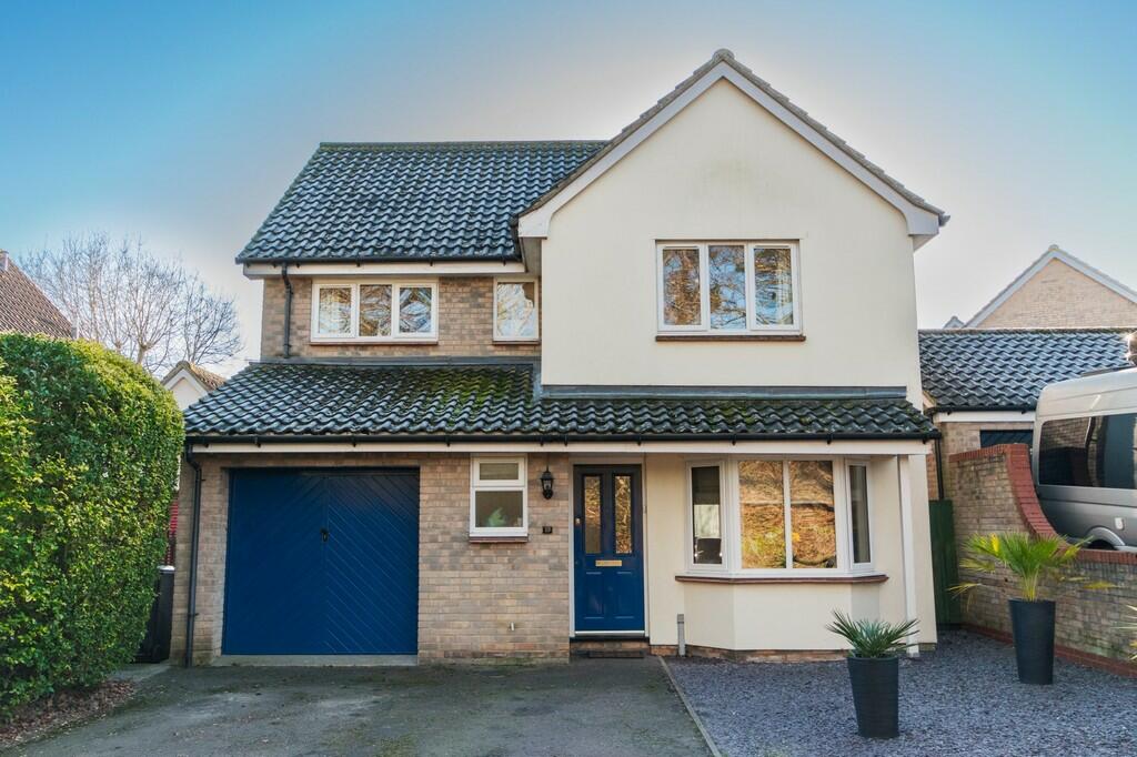 4 bedroom detached house for sale in Wrights Way, Woolpit, IP30