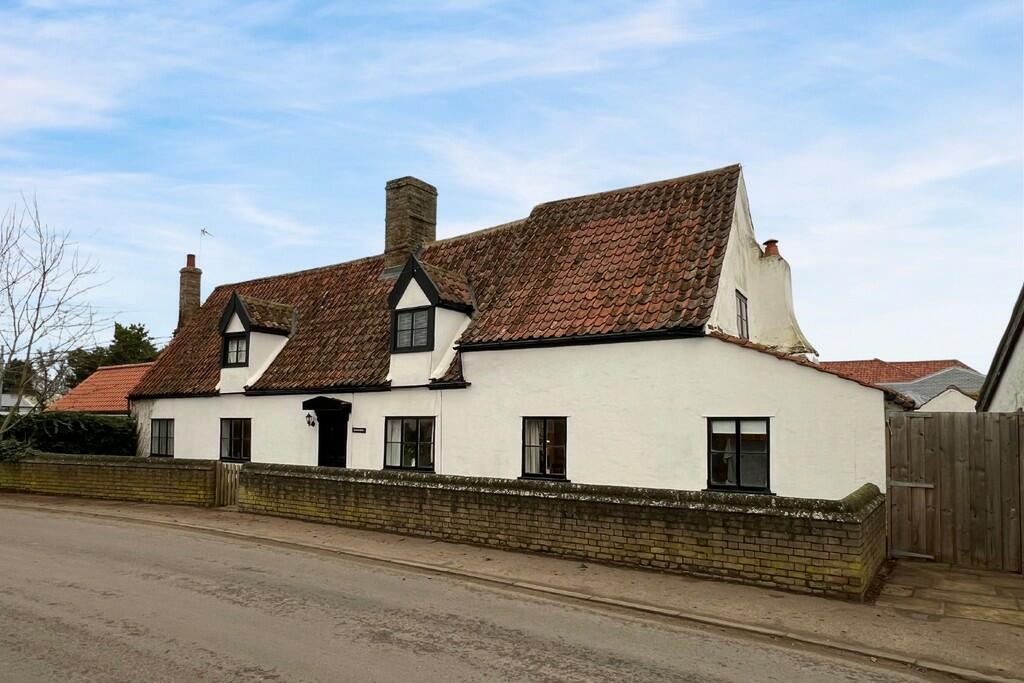 3 bedroom cottage for sale in Beeches Road, West Row, IP28