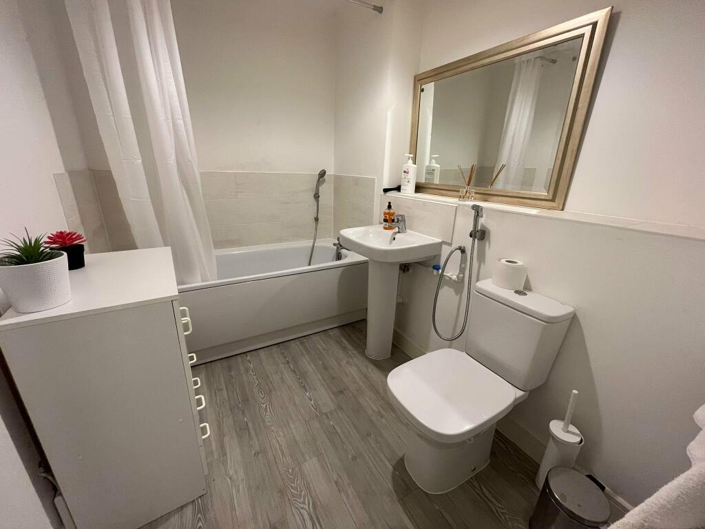 Additional property image - Pippin Way, , Alresford