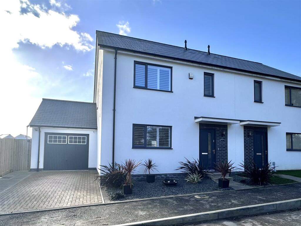 4 bedroom semidetached house for sale in Kober Way, St Austell, PL25