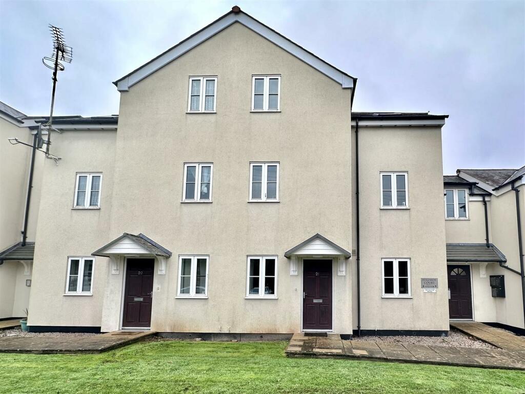 1 bedroom ground floor flat for sale in Higher Bugle, Bugle, St