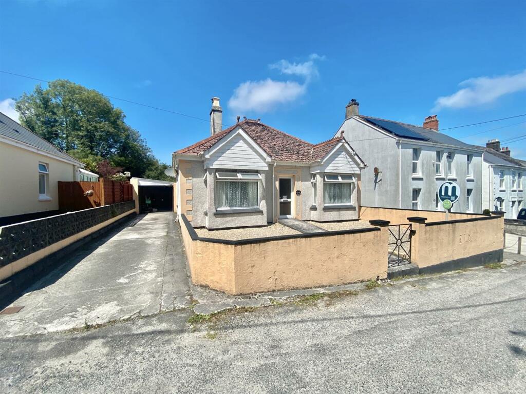 3 bedroom detached bungalow for sale in Charles Street, Bugle, St