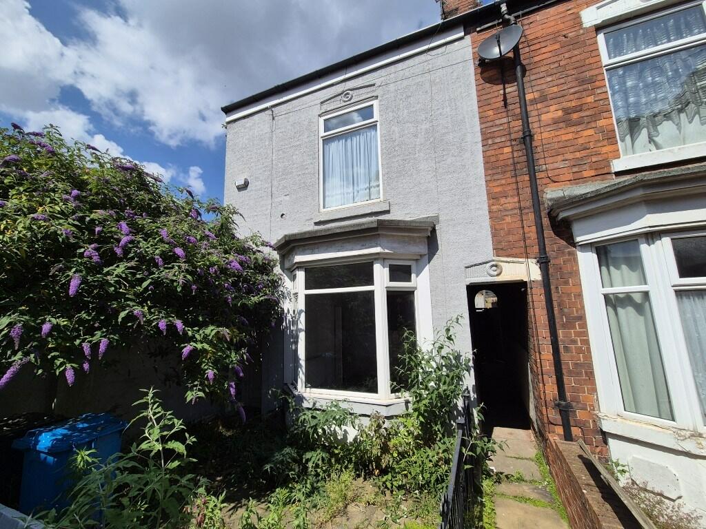 3 bedroom end of terrace house for sale in Sherburn Street, Hull HU9