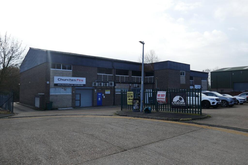 Office to lease in Units 3233,34,37,38,39, Oakwood Hill, Loughton
