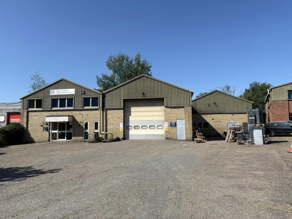 Main image of property: 4 Oak Industrial Park, Chelmsford Road, Great Dunmow, CM6 1XN