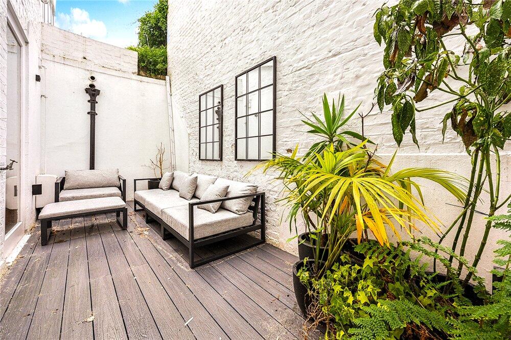 Main image of property: Palace Gardens Terrace, London, W8