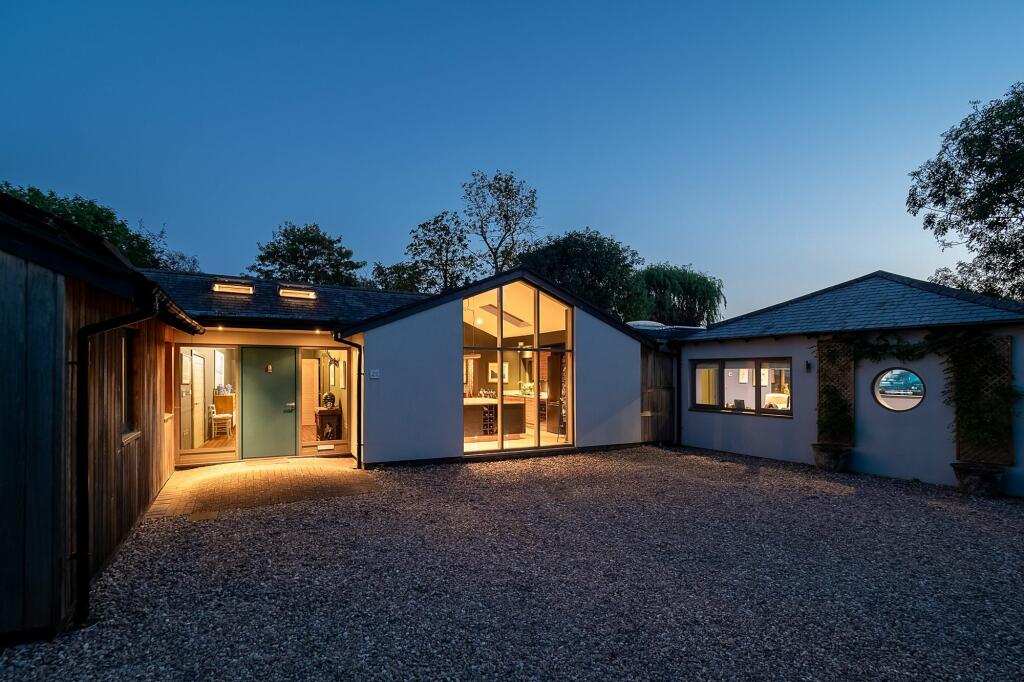 4 bedroom detached bungalow for sale in Windy Arbour, Kenilworth, CV8