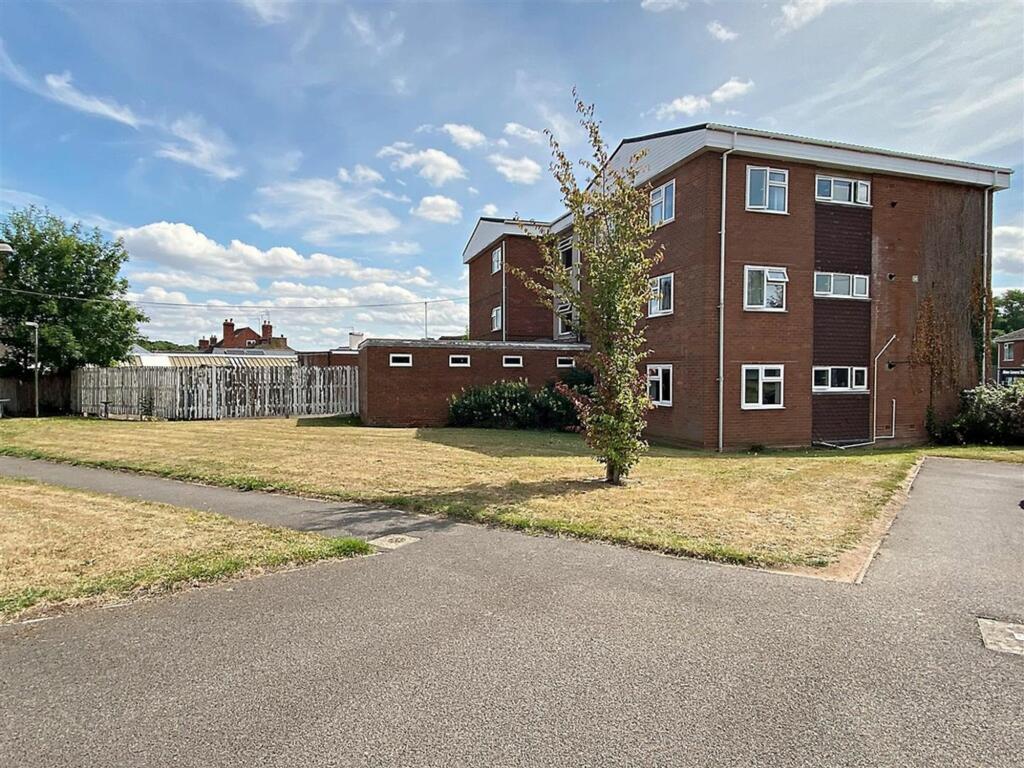 2 bedroom flat for rent in Albion Street, Kenilworth, CV8
