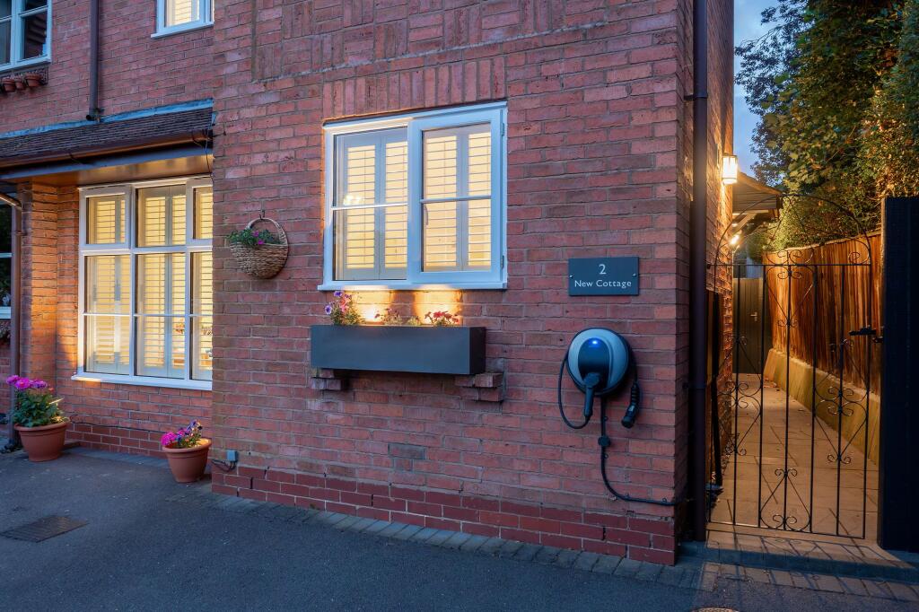 Main image of property: Off Fieldgate Lane, Kenilworth, CV8 1RW