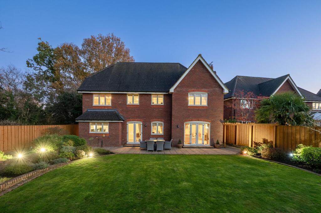 Main image of property: Hinchwick Court, Dorridge, B93