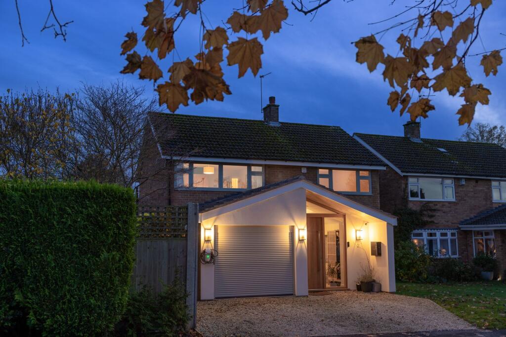 Main image of property: Bromley Close, Kenilworth, CV8