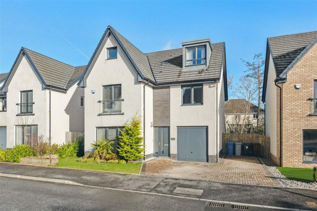 5 bedroom detached house for sale in 6 Ellis Drive, Jackton, East