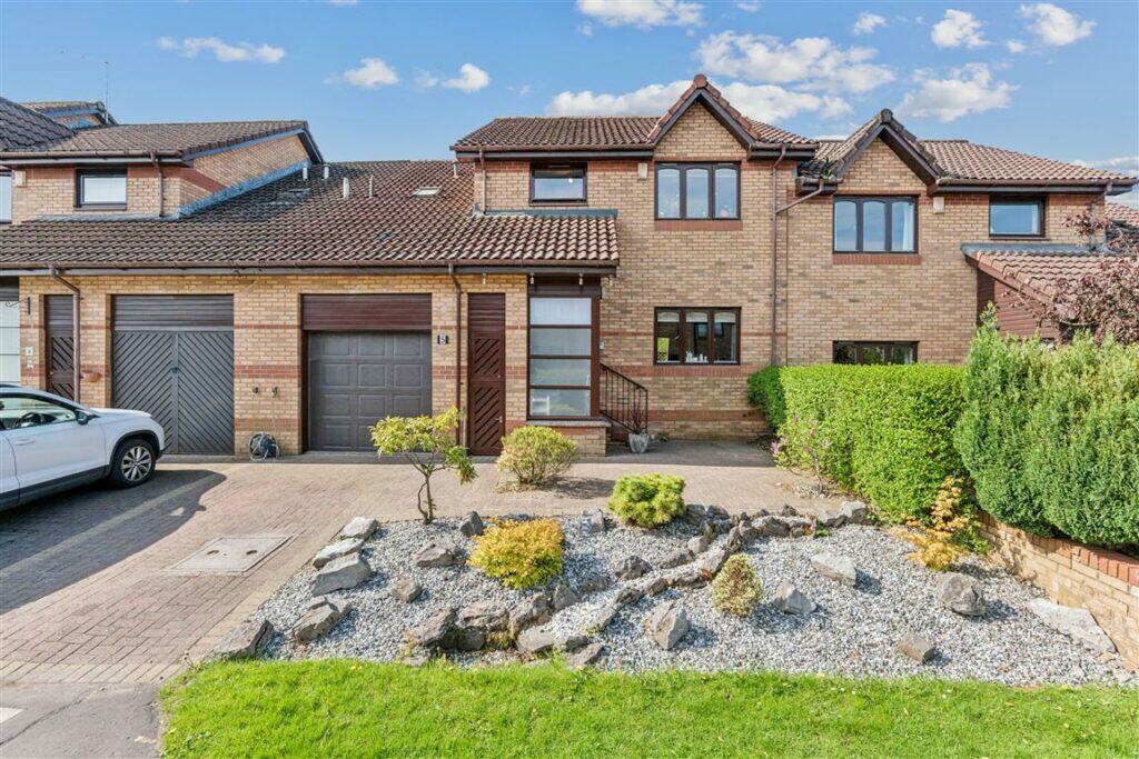 4 bedroom terraced house for sale in 5 Glenville Gate, Busby, G76