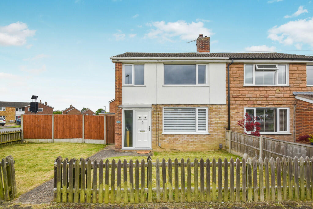 3 bedroom semidetached house for sale in Longsands Road, St. Neots, PE19