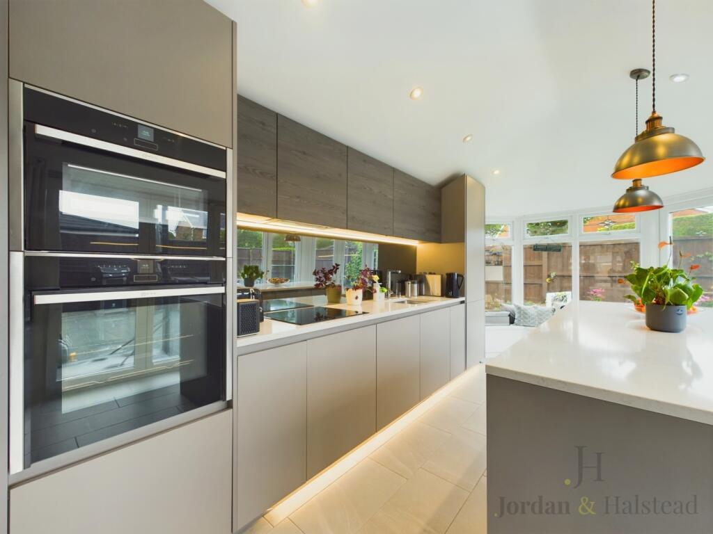 Additional property image - Fairholme Close, Saughall, Chester, Cheshire, CH1
