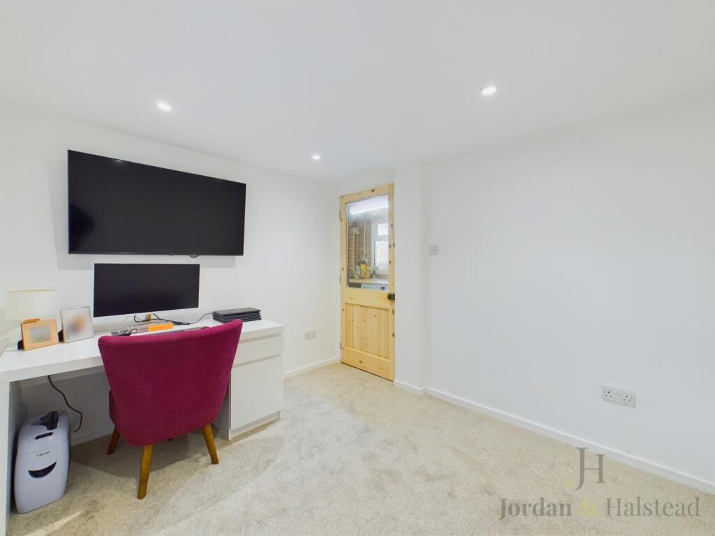 Additional property image - Dublin Croft, Great Sutton, Ellesmere Port, Cheshire, CH66