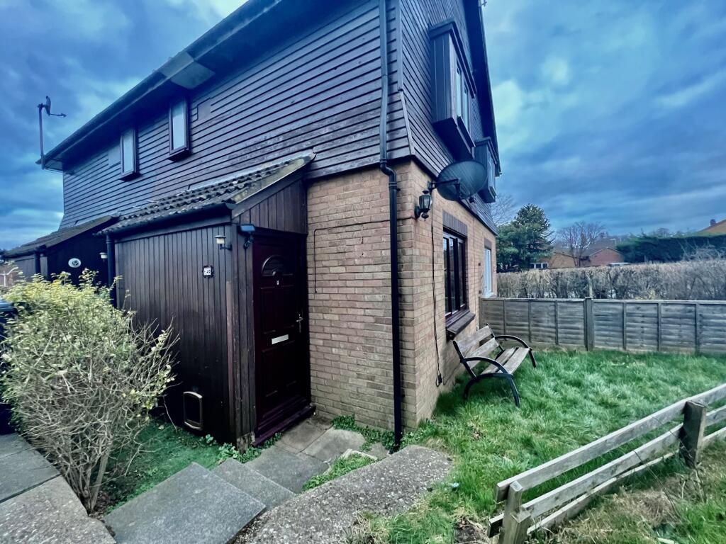 Main image of property: Cerne Close, West End, SOUTHAMPTON